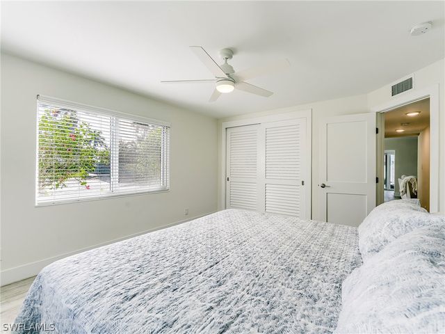 354 Harbour DR 354, Naples, FL 34103