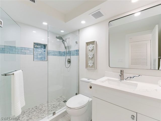 354 Harbour DR 354, Naples, FL 34103
