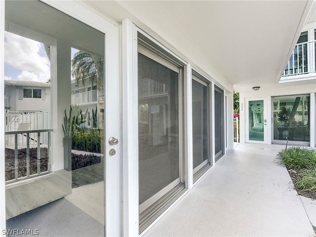 354 Harbour DR 354, Naples, FL 34103