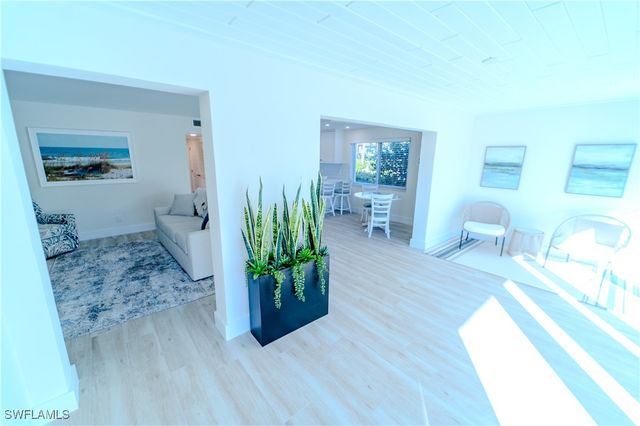 354 Harbour DR 354, Naples, FL 34103