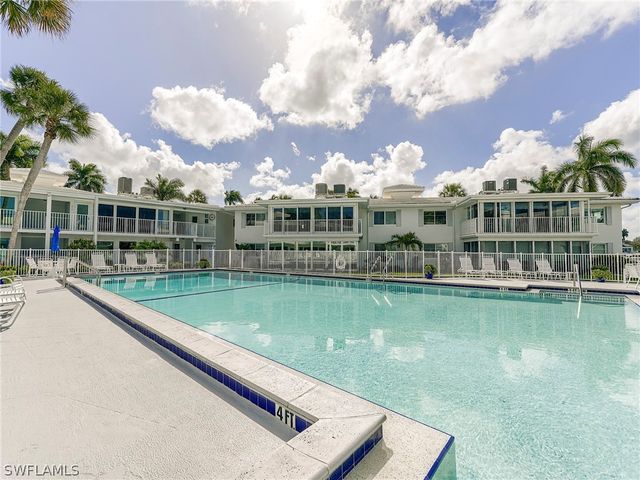 354 Harbour DR 354, Naples, FL 34103