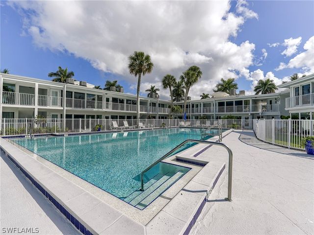 354 Harbour DR 354, Naples, FL 34103