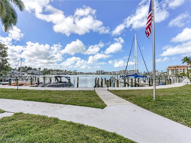 354 Harbour DR 354, Naples, FL 34103