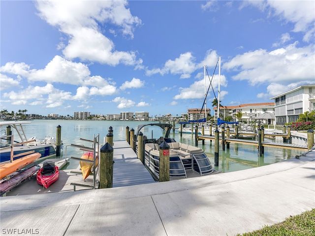 354 Harbour DR 354, Naples, FL 34103