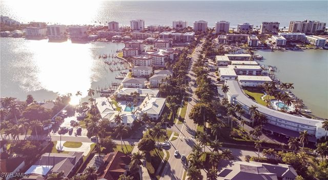 354 Harbour DR 354, Naples, FL 34103