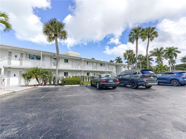 354 Harbour DR 354, Naples, FL 34103