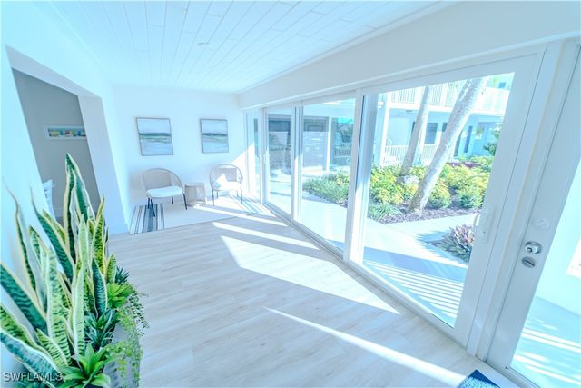 354 Harbour DR 354, Naples, FL 34103