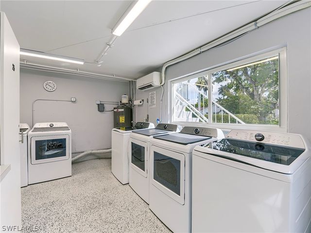 354 Harbour DR 354, Naples, FL 34103