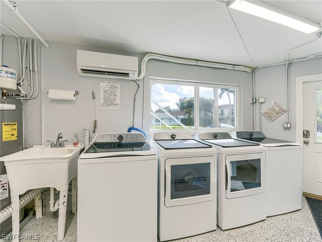 354 Harbour DR 354, Naples, FL 34103