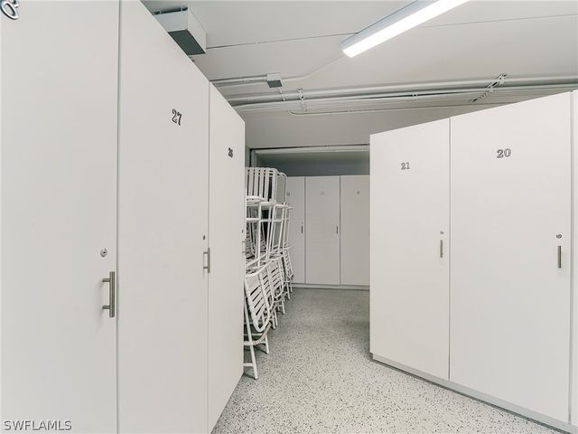 354 Harbour DR 354, Naples, FL 34103