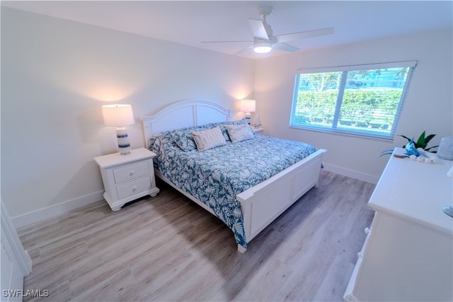 354 Harbour DR 354, Naples, FL 34103