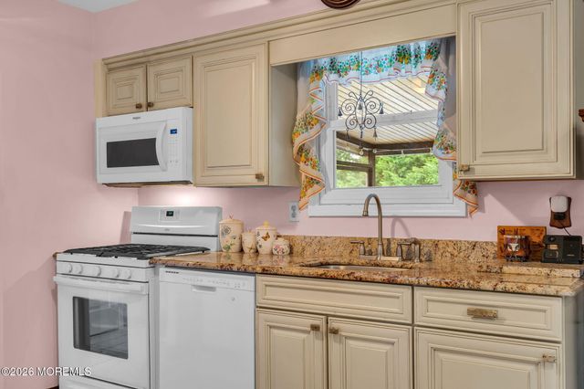 1028 Lucy Lane, Toms River, NJ 08753