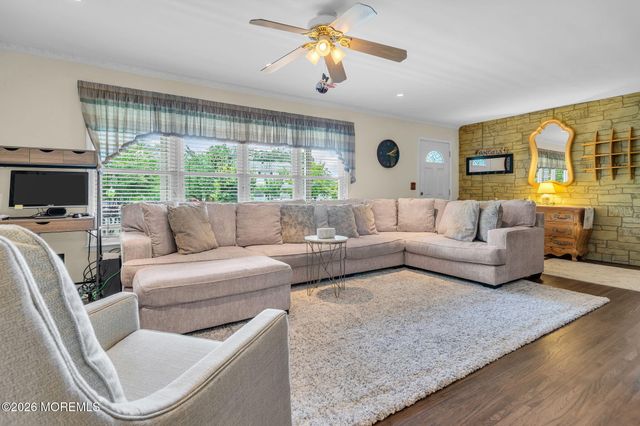 1028 Lucy Lane, Toms River, NJ 08753