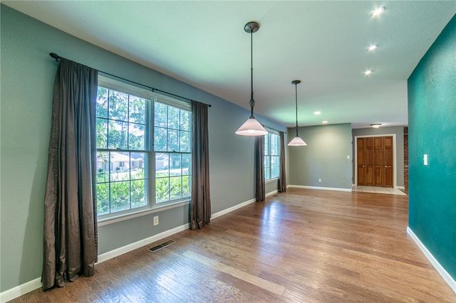 809 Summit Loop, Rogers, AR 72756