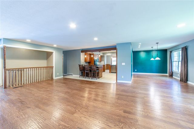 809 Summit Loop, Rogers, AR 72756