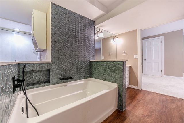 809 Summit Loop, Rogers, AR 72756