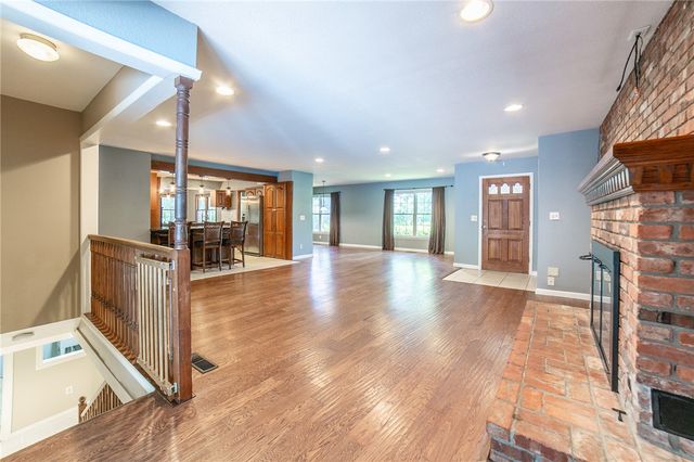809 Summit Loop, Rogers, AR 72756