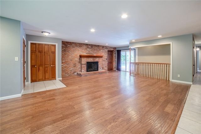 809 Summit Loop, Rogers, AR 72756