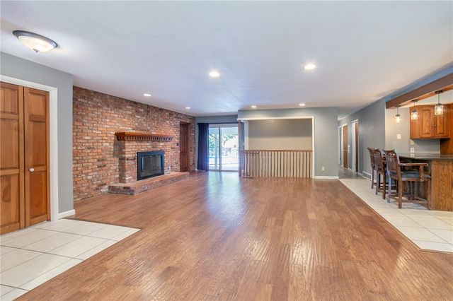 809 Summit Loop, Rogers, AR 72756