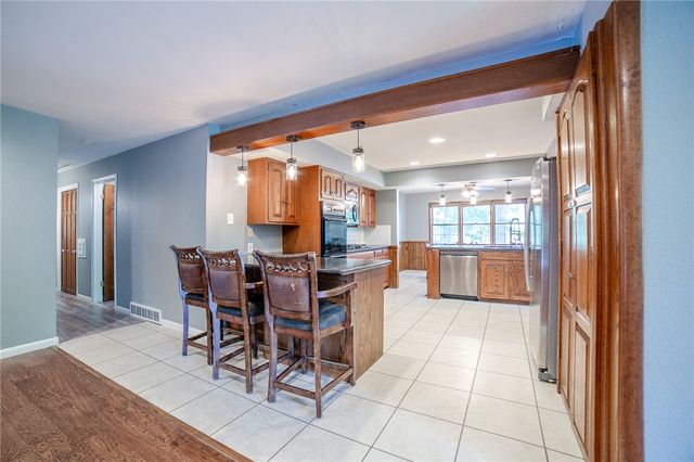 809 Summit Loop, Rogers, AR 72756