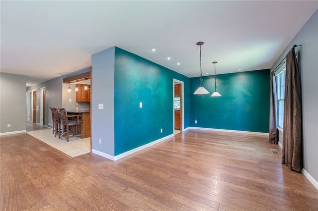 809 Summit Loop, Rogers, AR 72756