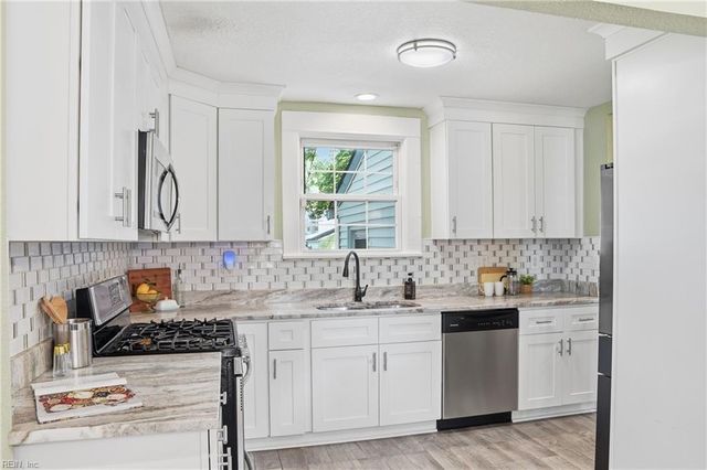 76 Harris RD, Portsmouth, VA 23702