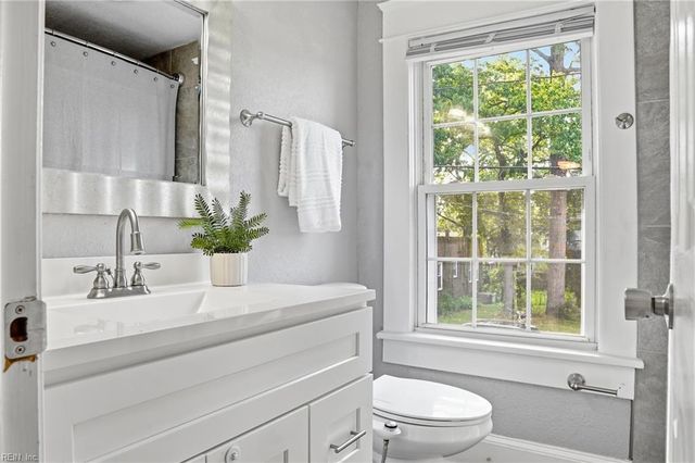 76 Harris RD, Portsmouth, VA 23702