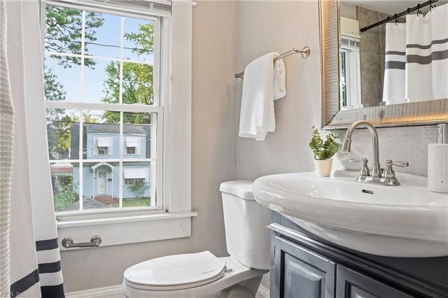 76 Harris RD, Portsmouth, VA 23702
