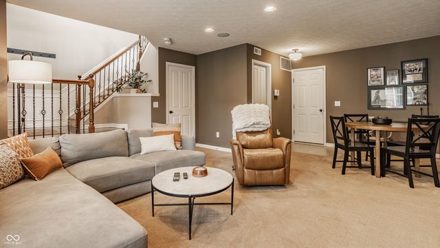 9494 Oakley Drive, Indianapolis, IN 46260