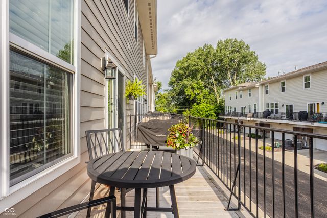 9494 Oakley Drive, Indianapolis, IN 46260
