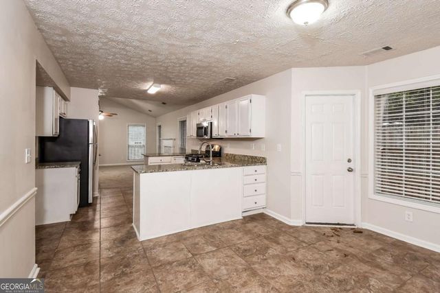 949 Heartwood Circle, Lawrenceville, GA 30043