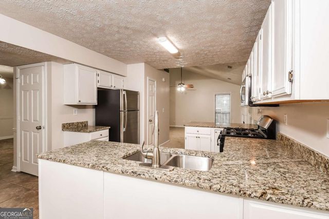 949 Heartwood Circle, Lawrenceville, GA 30043