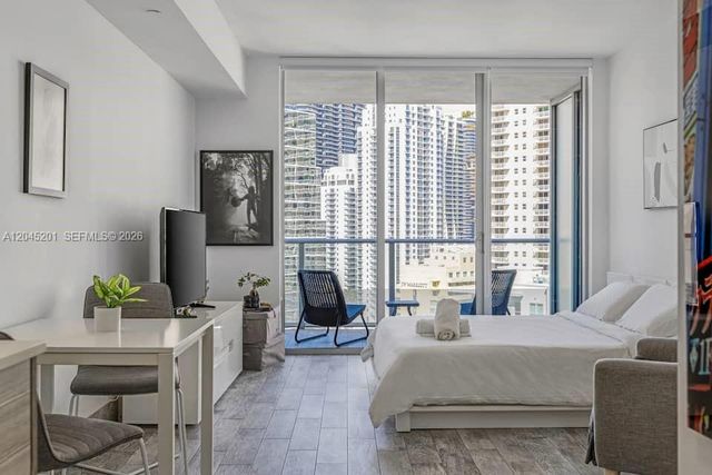 1300 Brickell Bay Dr 2713, Miami, FL 33131