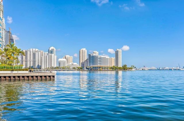 1300 Brickell Bay Dr 2713, Miami, FL 33131