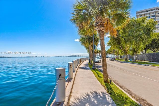 1300 Brickell Bay Dr 2713, Miami, FL 33131