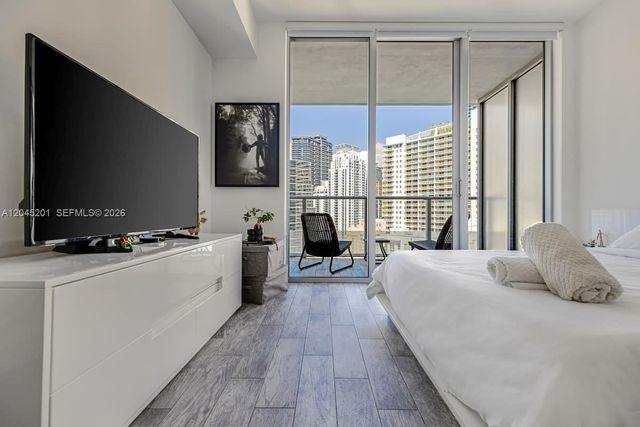 1300 Brickell Bay Dr 2713, Miami, FL 33131