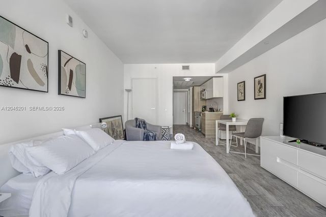 1300 Brickell Bay Dr 2713, Miami, FL 33131