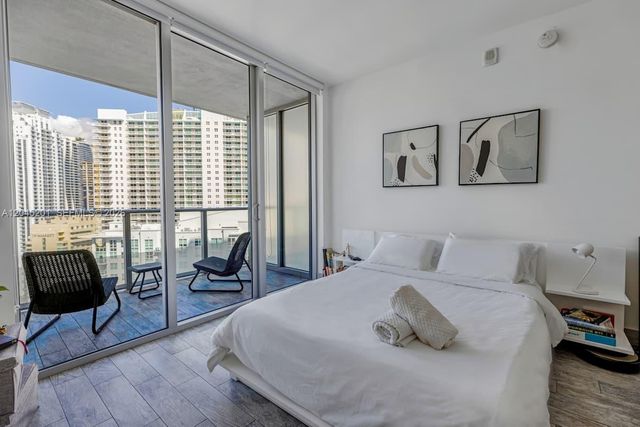 1300 Brickell Bay Dr 2713, Miami, FL 33131