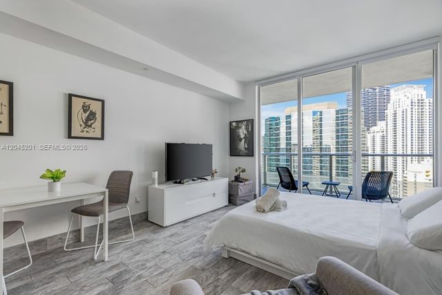 1300 Brickell Bay Dr 2713, Miami, FL 33131