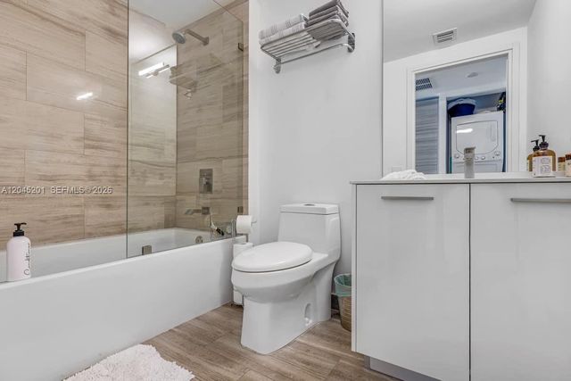 1300 Brickell Bay Dr 2713, Miami, FL 33131