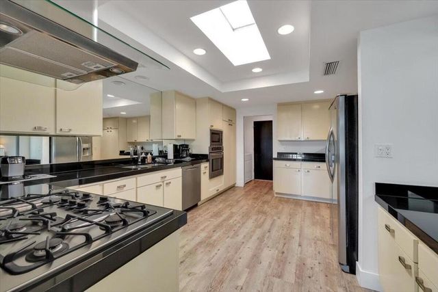 2202 Madrona Drive, Palm Springs, CA 92264