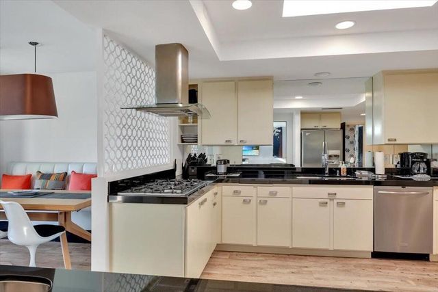 2202 Madrona Drive, Palm Springs, CA 92264