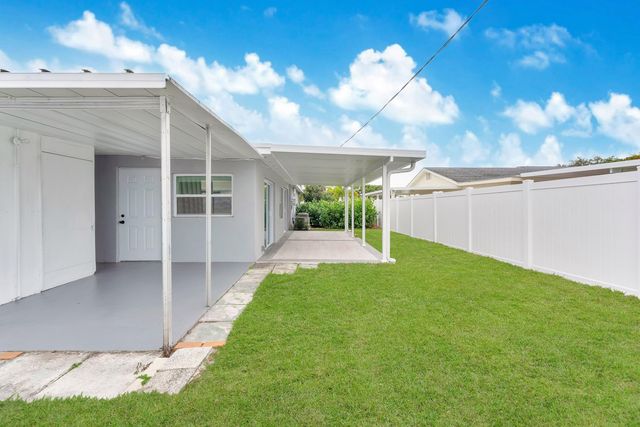 1115 Stillwater Drive, Jupiter, FL 33458