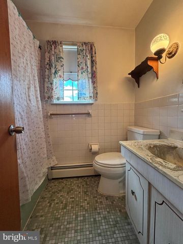 172 CHESTNUT ST, Chalfont, PA 18914