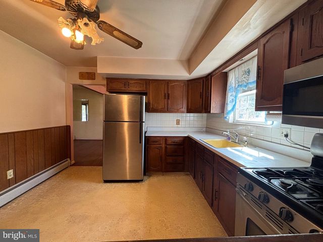 172 CHESTNUT ST, Chalfont, PA 18914