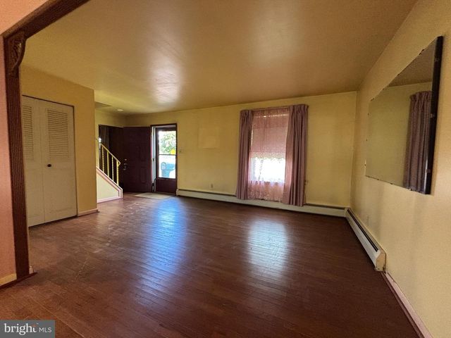 172 CHESTNUT ST, Chalfont, PA 18914