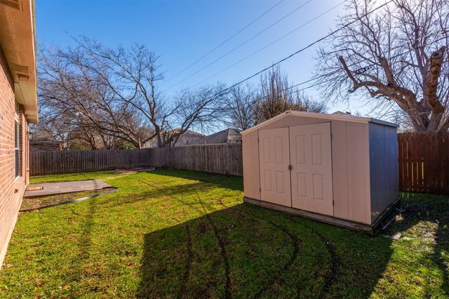 922 White Dove Drive, Arlington, TX 76017