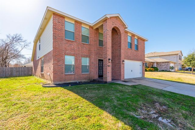 922 White Dove Drive, Arlington, TX 76017