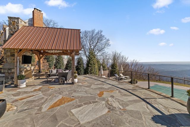 185 Gnome Trail, Lookout Mountain, GA 30750