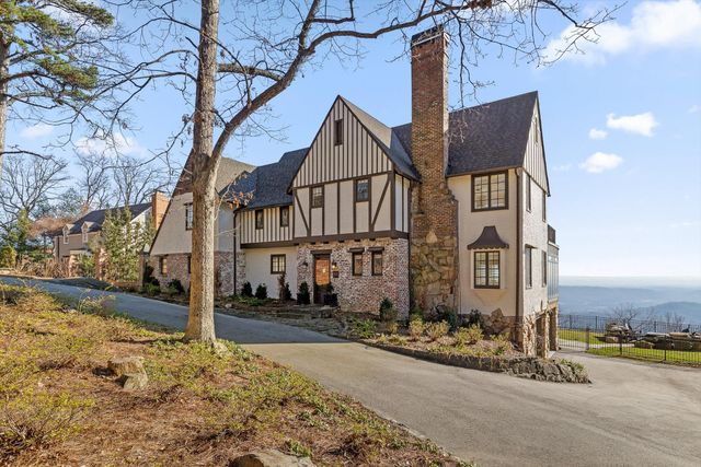 185 Gnome Trail, Lookout Mountain, GA 30750